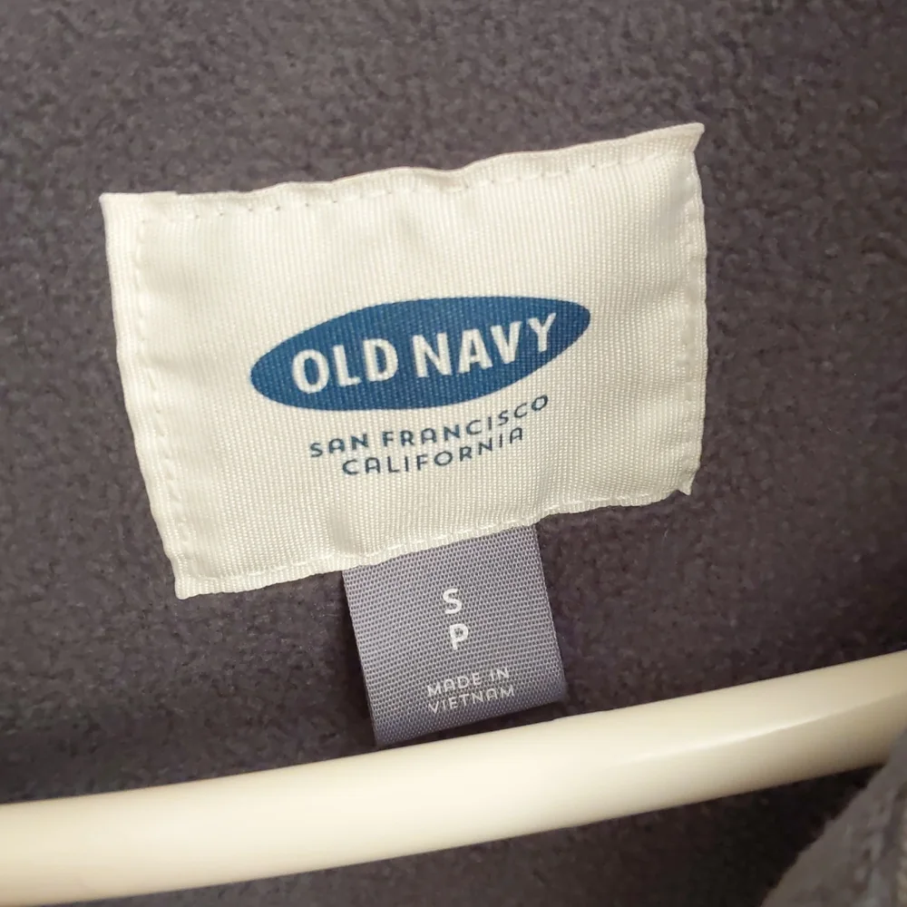 Old Navy Women's Small Plaid Puffer Vest - Picture 4 of 5